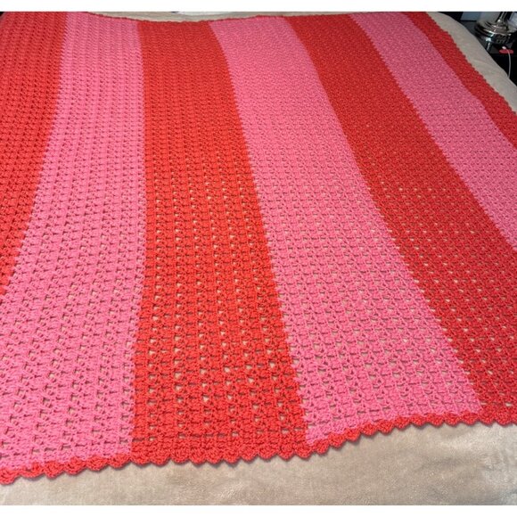 Cozy and extremely soft  handmade lap afghan or girls blanket in pink and light - Picture 1 of 7